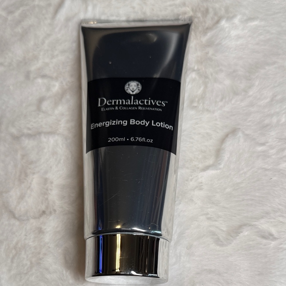 Energizing Body Lotion - Black and Silver